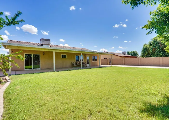 Yuma Family Home W/ Covered Patio + Grill!